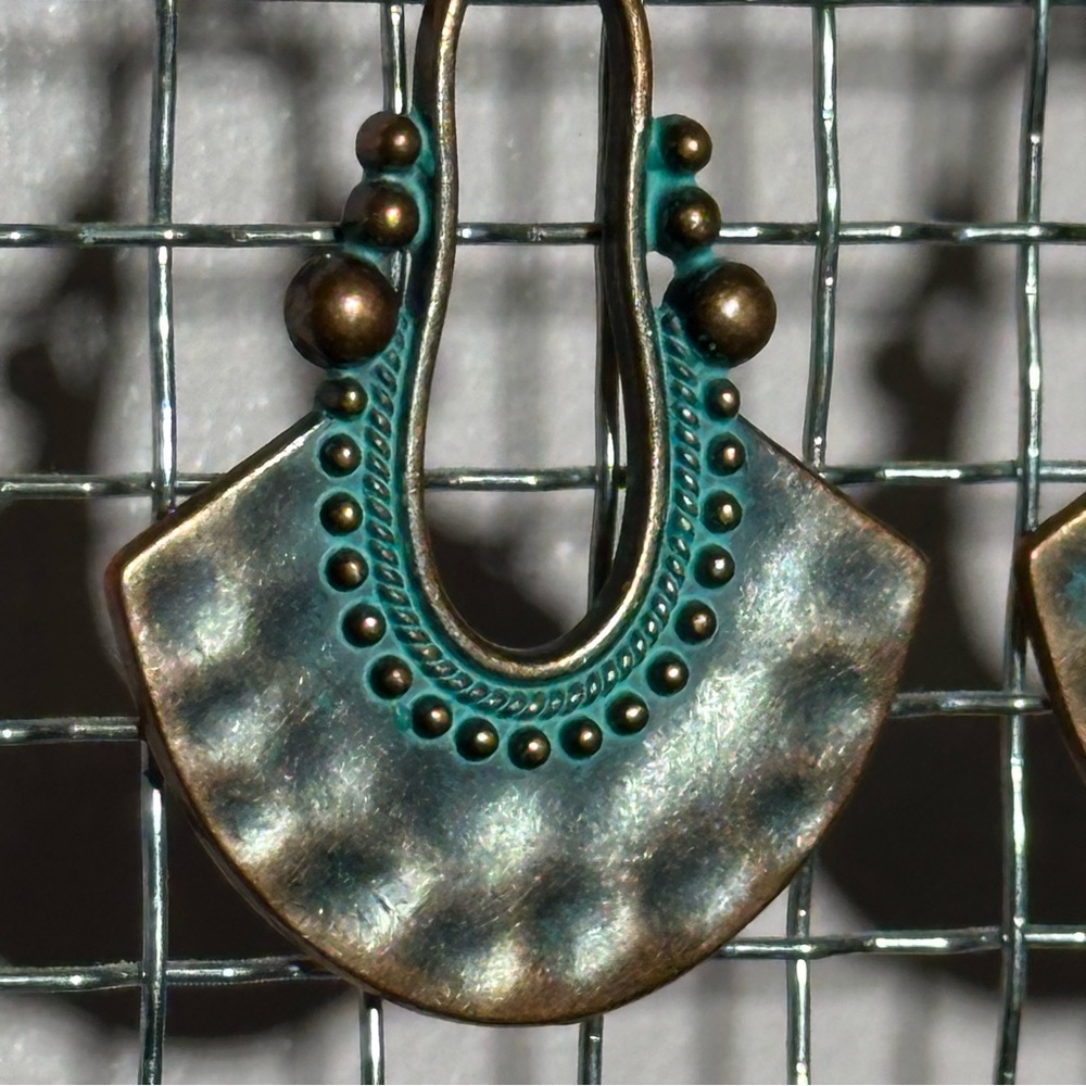 3/$25 NEW BOUTIQUE Antique Bronze Hammered Turquoise Color Drop Dangle Earrings - Picture 3 of 4